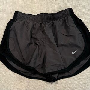 Women’s Nike Tempo Shorts 3”